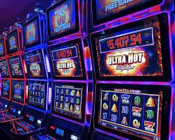 Tampilan beberapa kategori permainan slot dan live dealer di layar desktop